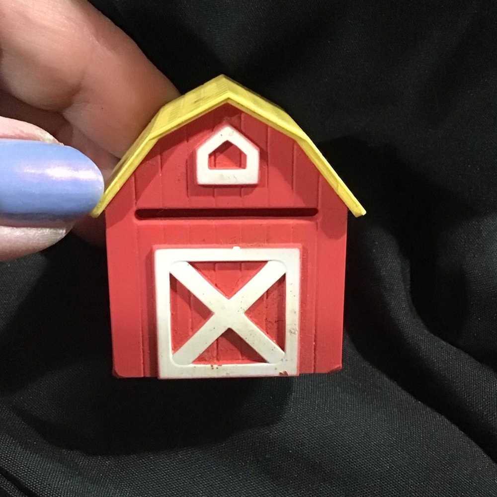 VINTAGE LITTLE RED BARN ROLL OF STAMPS HOLDER ORIG OWNER MAGNET